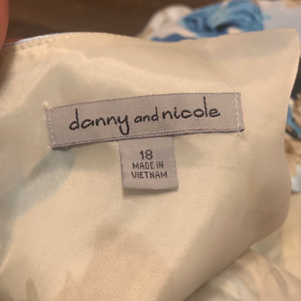 Brand is Danny & Nicole, size 18 for plus size, color: blue, white, gold, black